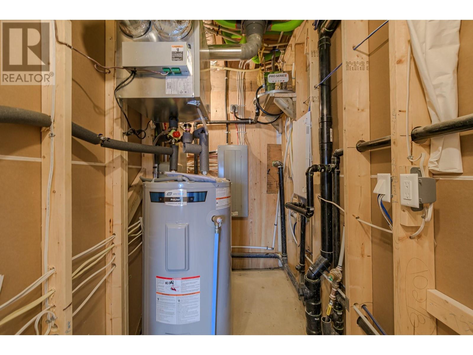 7750 Golf Course Road, Anglemont, British Columbia  V0E 1M8 - Photo 44 - 10344080