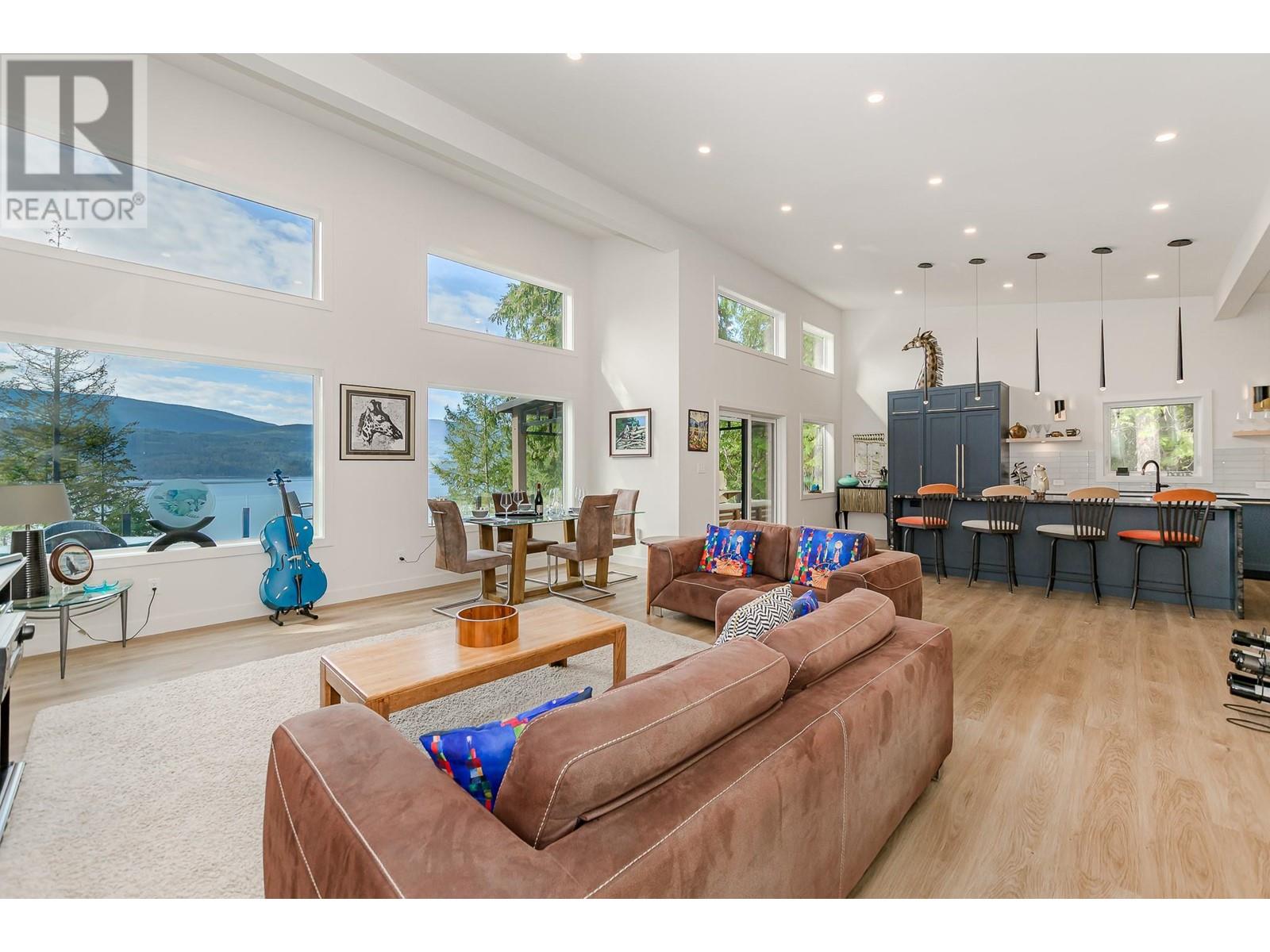 7750 Golf Course Road, Anglemont, British Columbia  V0E 1M8 - Photo 5 - 10344080