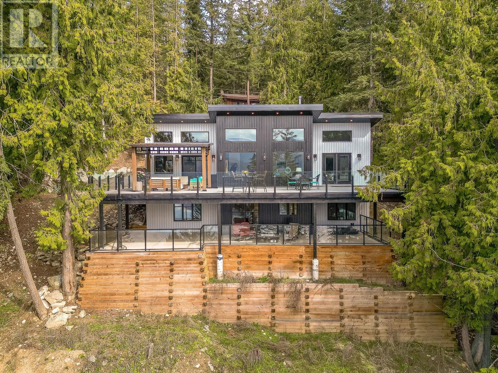 7750 Golf Course Road, Anglemont, British Columbia  V0E 1M8 - Photo 58 - 10344080