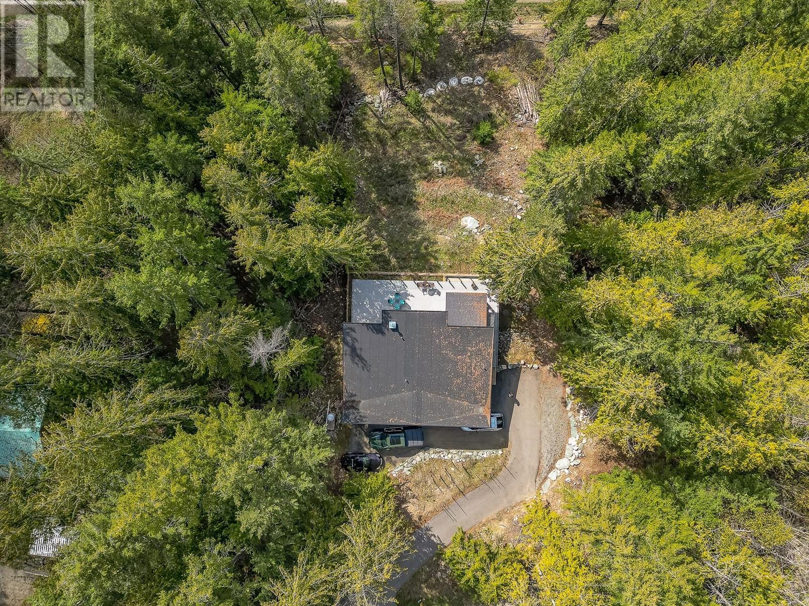 7750 Golf Course Road, Anglemont, British Columbia  V0E 1M8 - Photo 62 - 10344080