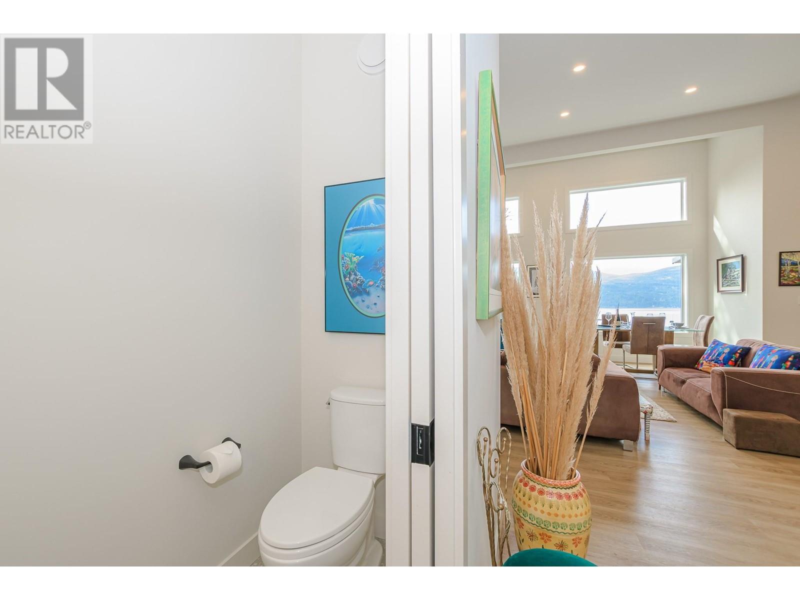 7750 Golf Course Road, Anglemont, British Columbia  V0E 1M8 - Photo 7 - 10344080