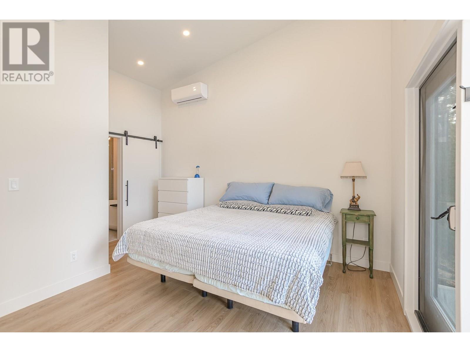 7750 Golf Course Road, Anglemont, British Columbia  V0E 1M8 - Photo 9 - 10344080