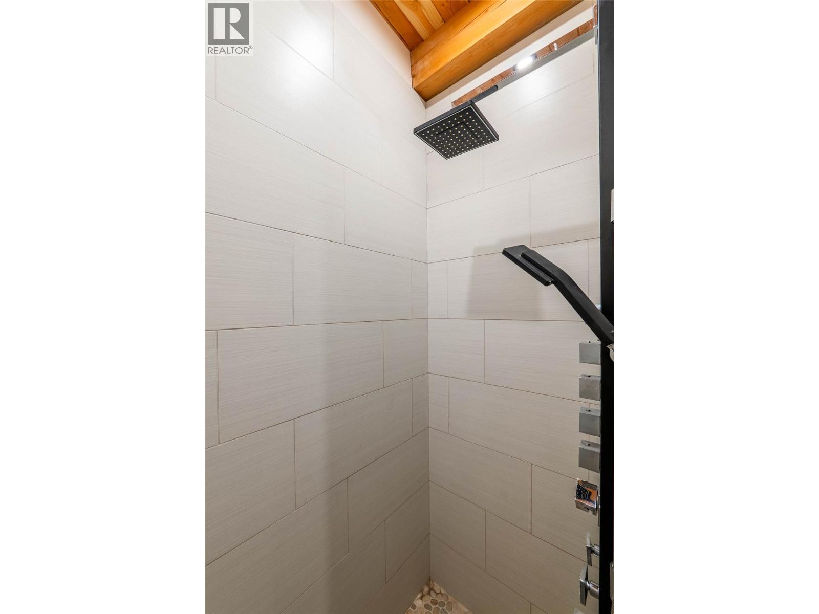 8774 6 Highway, Salmo, British Columbia  V0G 1Z0 - Photo 23 - 10343213