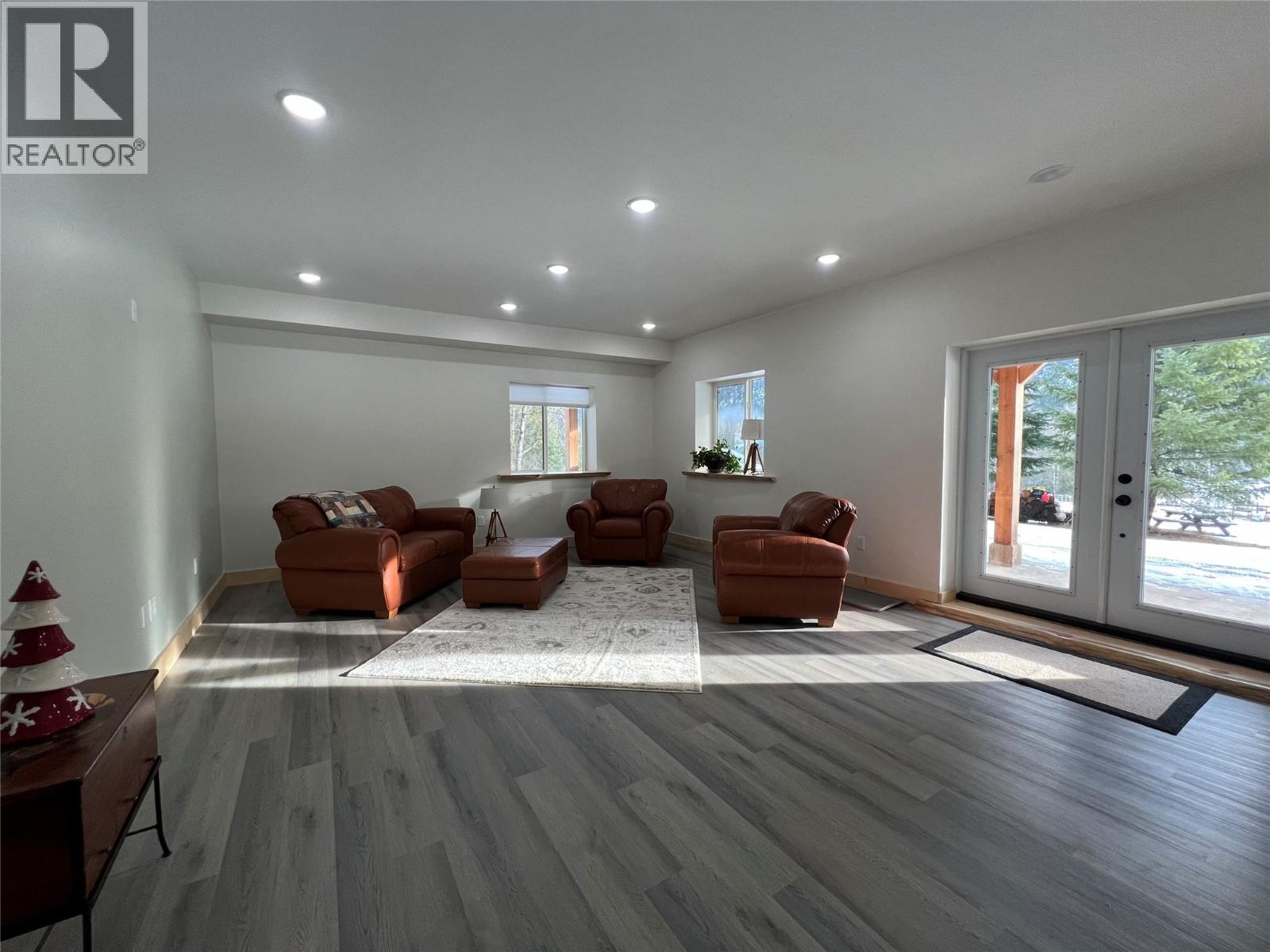 8774 6 Highway, Salmo, British Columbia  V0G 1Z0 - Photo 36 - 10343213