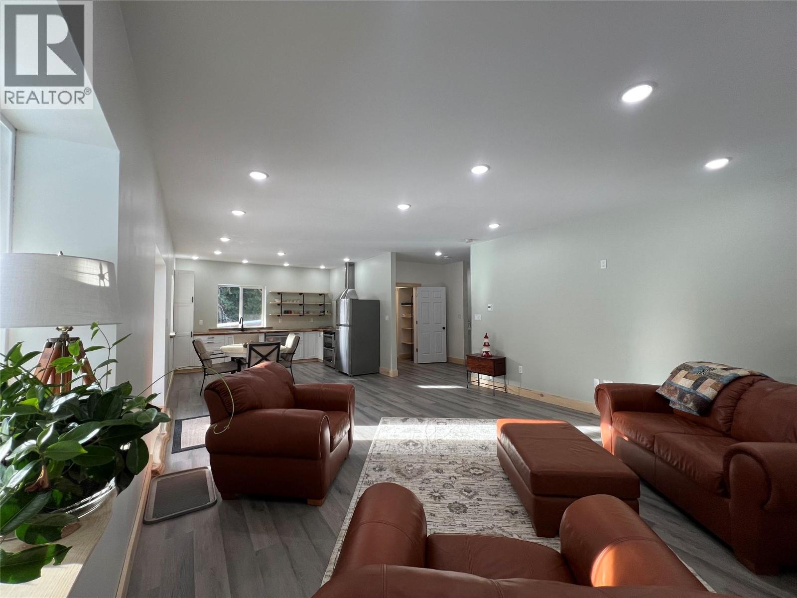 8774 6 Highway, Salmo, British Columbia  V0G 1Z0 - Photo 39 - 10343213