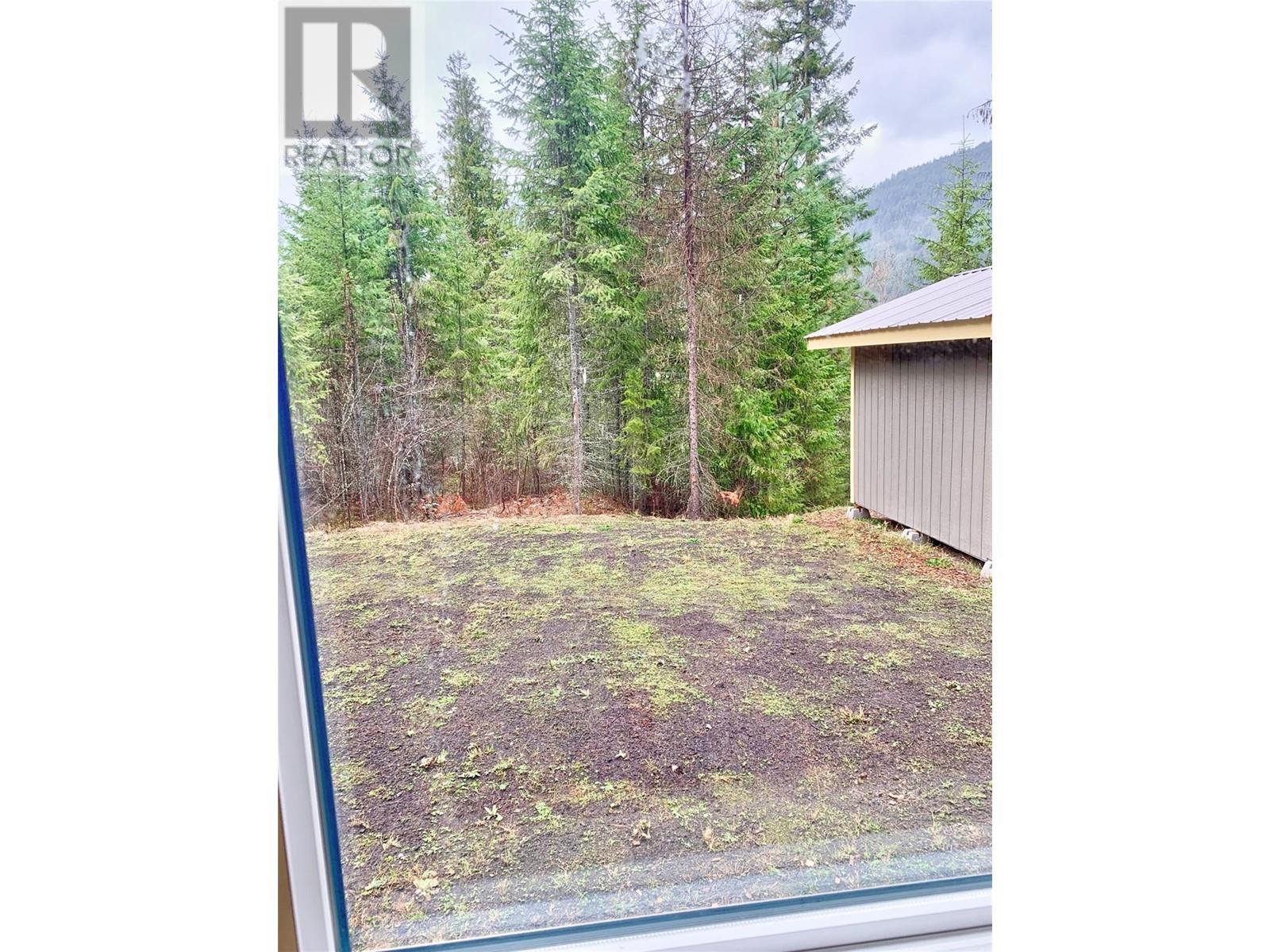 5541 Ducksway Road, Winlaw, British Columbia  V0G 2J0 - Photo 11 - 10342878