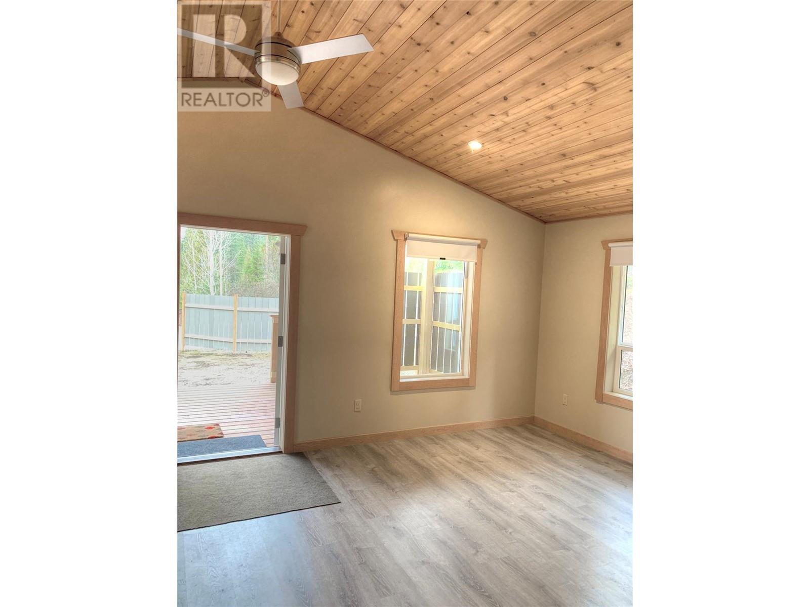 5541 Ducksway Road, Winlaw, British Columbia  V0G 2J0 - Photo 4 - 10342878