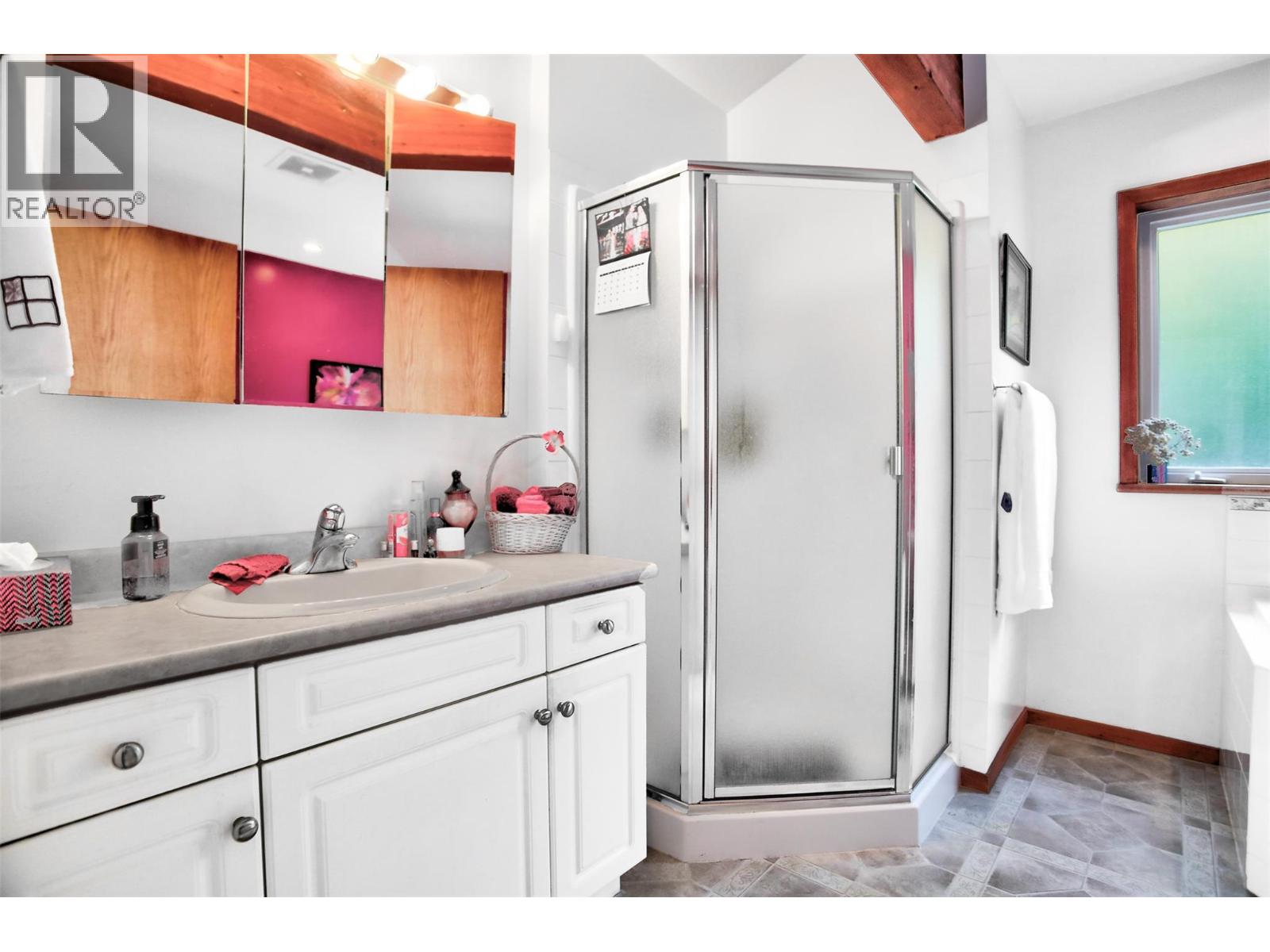 3765 Westside Road N, Kelowna, British Columbia  V1Z 3W8 - Photo 42 - 10344033