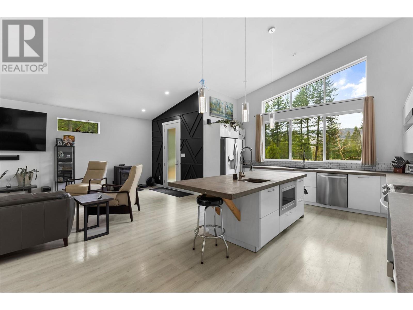 4472 Power Road, Barriere, British Columbia  V0E 1E0 - Photo 4 - 10343185