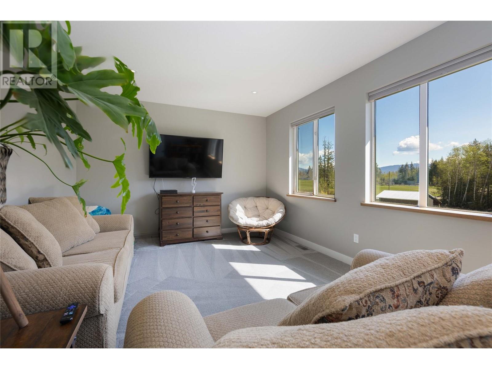 6400 1 Avenue Nw, Salmon Arm, British Columbia  V1E 3B2 - Photo 14 - 10345064