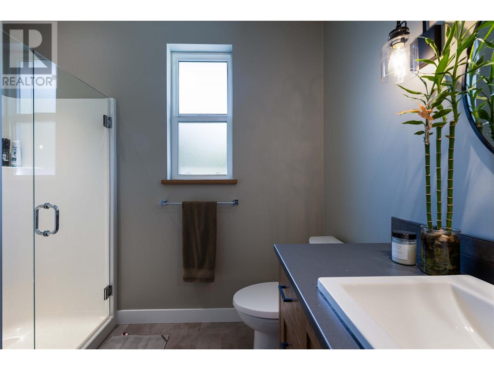 6400 1 Avenue Nw, Salmon Arm, British Columbia  V1E 3B2 - Photo 17 - 10345064