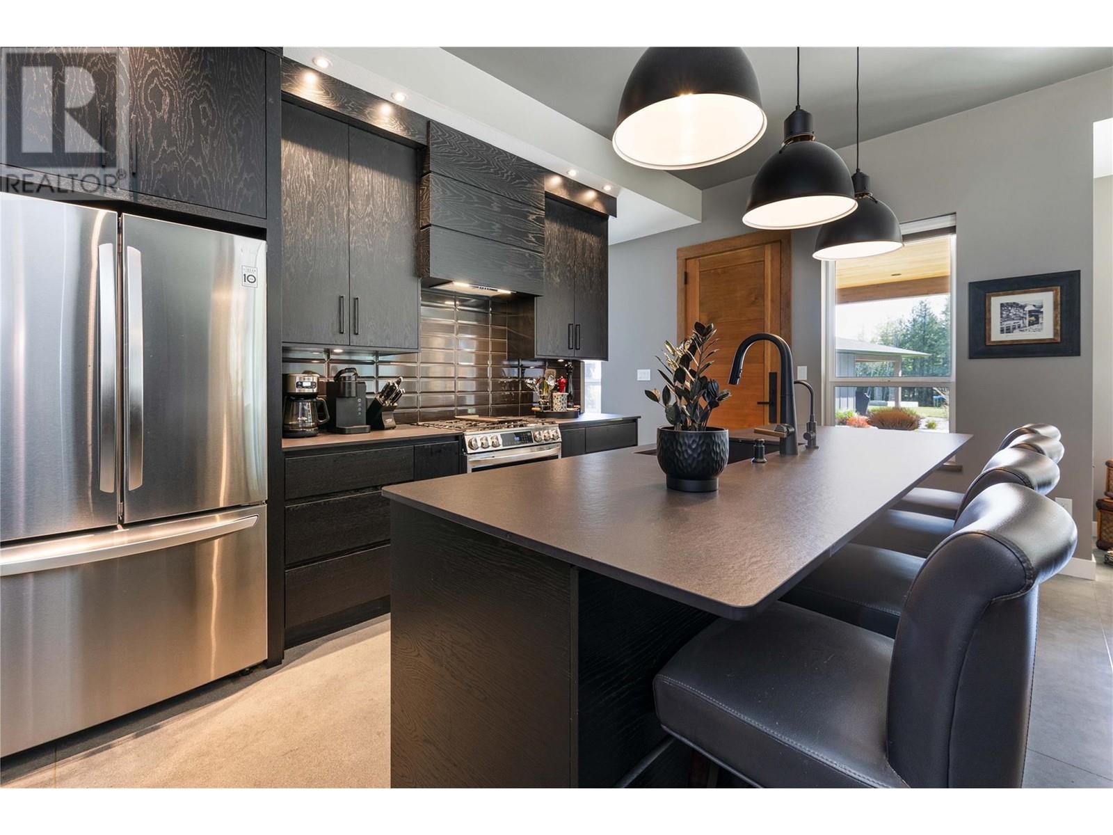 6400 1 Avenue Nw, Salmon Arm, British Columbia  V1E 3B2 - Photo 23 - 10345064