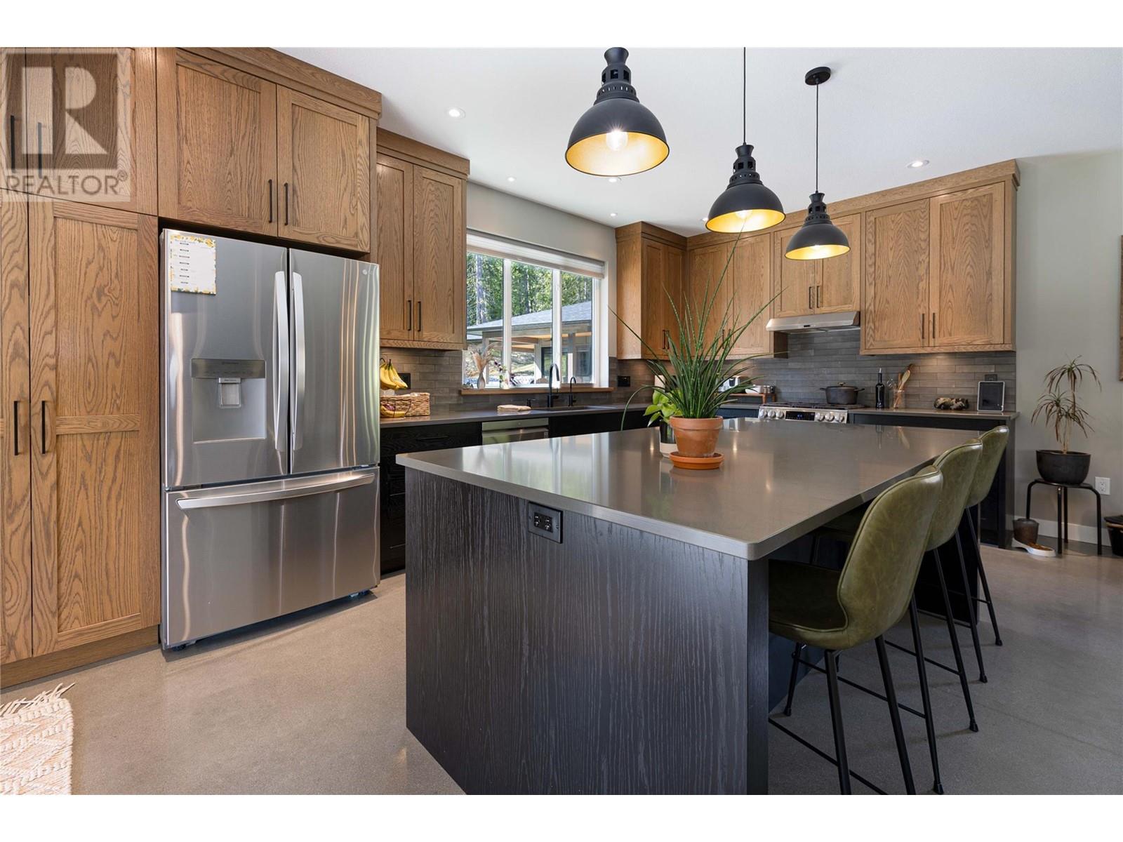 6400 1 Avenue Nw, Salmon Arm, British Columbia  V1E 3B2 - Photo 3 - 10345064