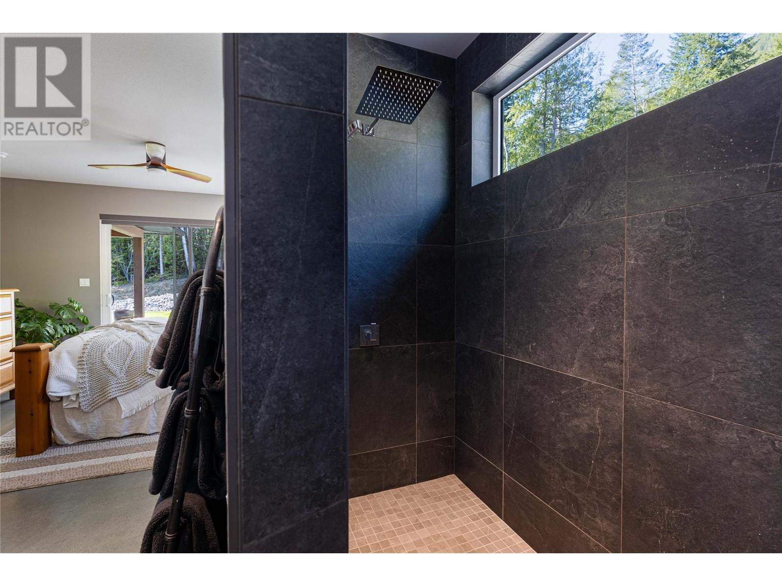 6400 1 Avenue Nw, Salmon Arm, British Columbia  V1E 3B2 - Photo 32 - 10345064