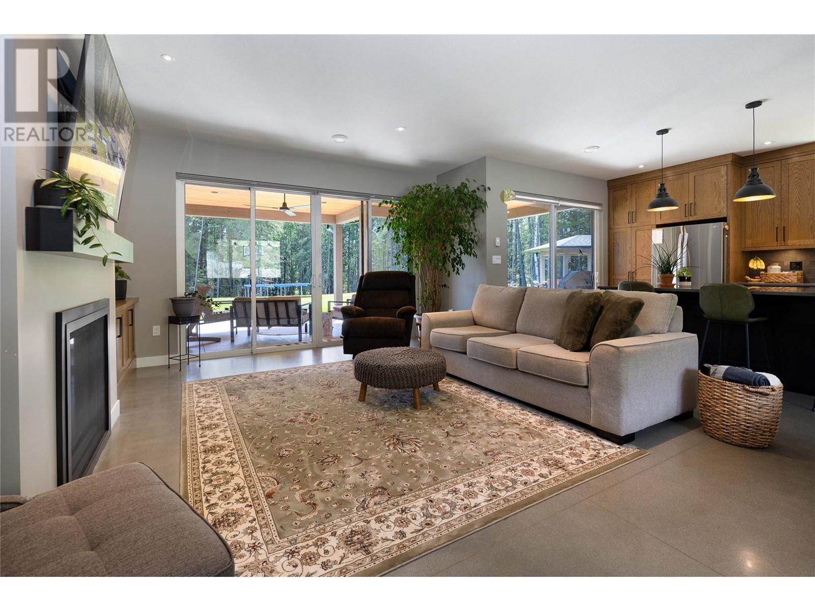 6400 1 Avenue Nw, Salmon Arm, British Columbia  V1E 3B2 - Photo 6 - 10345064