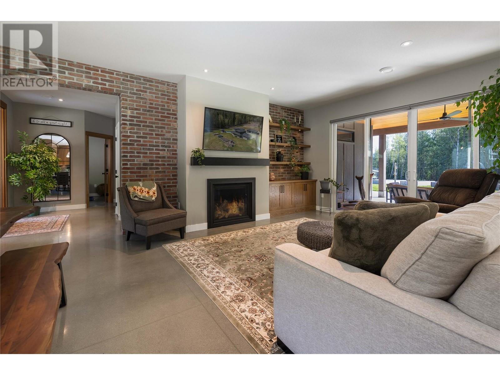 6400 1 Avenue Nw, Salmon Arm, British Columbia  V1E 3B2 - Photo 7 - 10345064