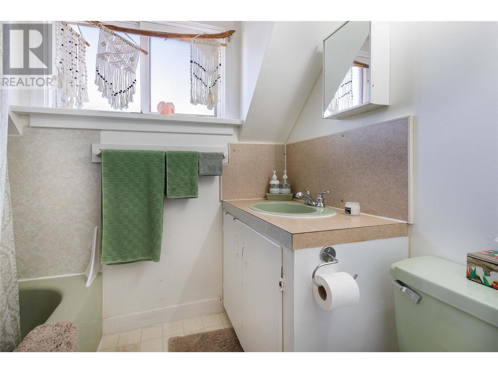 320 Okanagan Avenue Se, Salmon Arm, British Columbia  V1E 3H6 - Photo 16 - 10345252