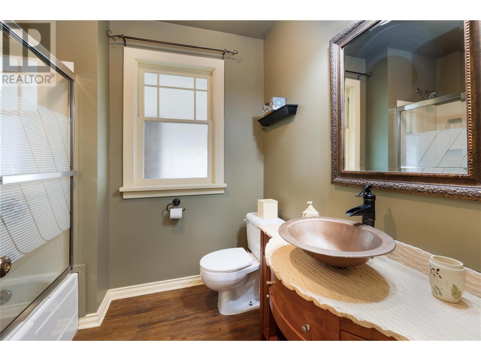 320 Okanagan Avenue Se, Salmon Arm, British Columbia  V1E 3H6 - Photo 9 - 10345252