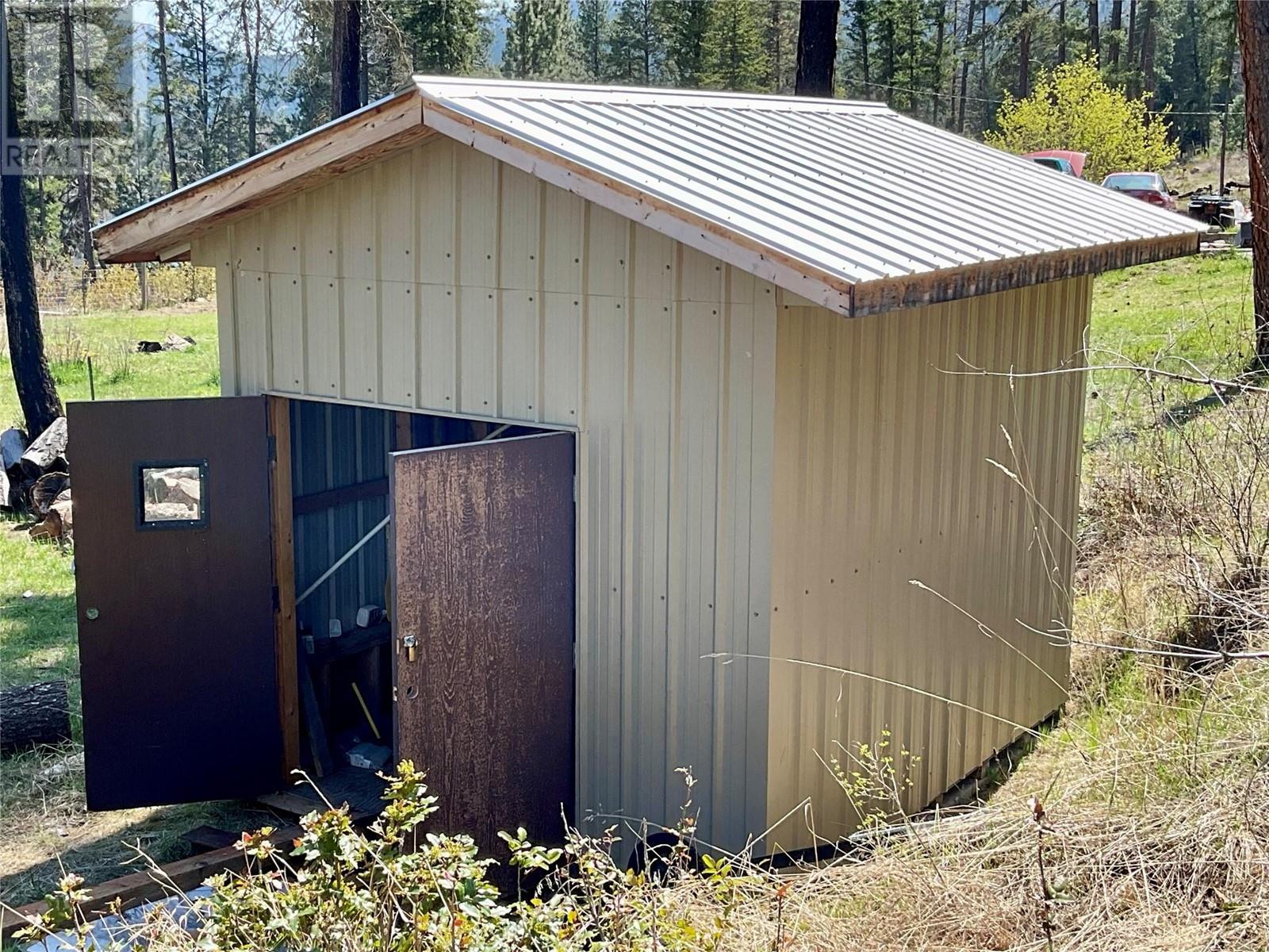 1715 33 Highway, Rock Creek, British Columbia  V0H 1Y0 - Photo 13 - 10345256