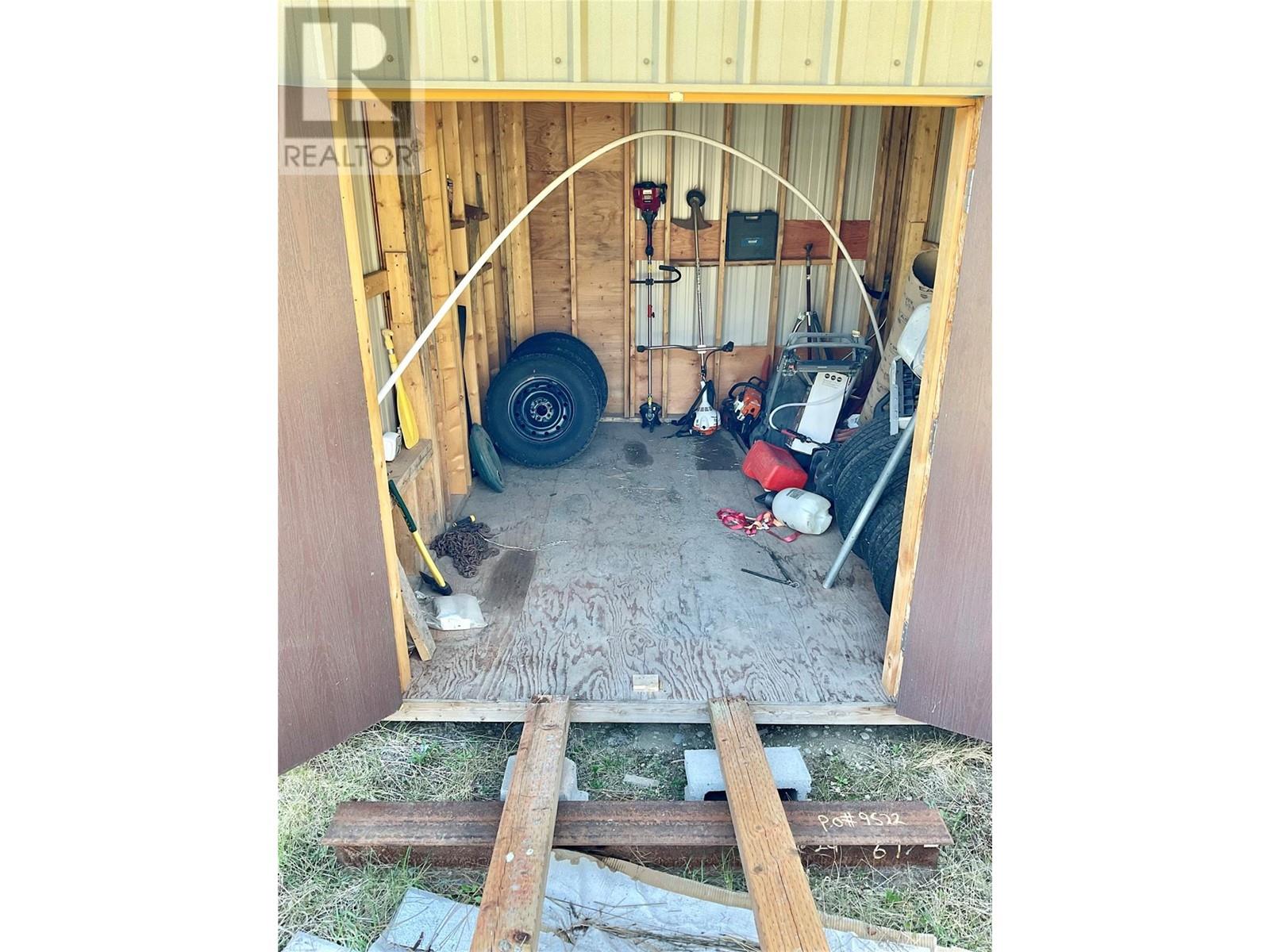 1715 33 Highway, Rock Creek, British Columbia  V0H 1Y0 - Photo 14 - 10345256