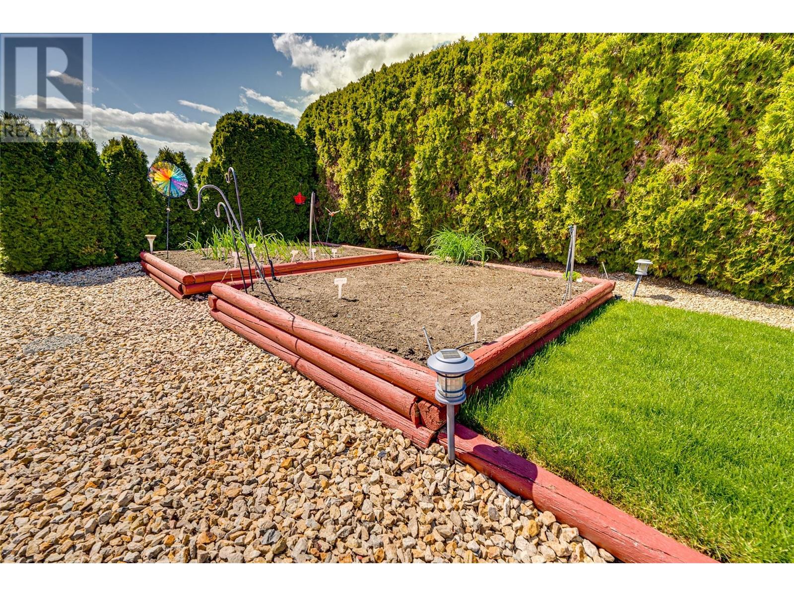855 8 Avenue, Vernon, British Columbia  V1T 1Z1 - Photo 32 - 10345437