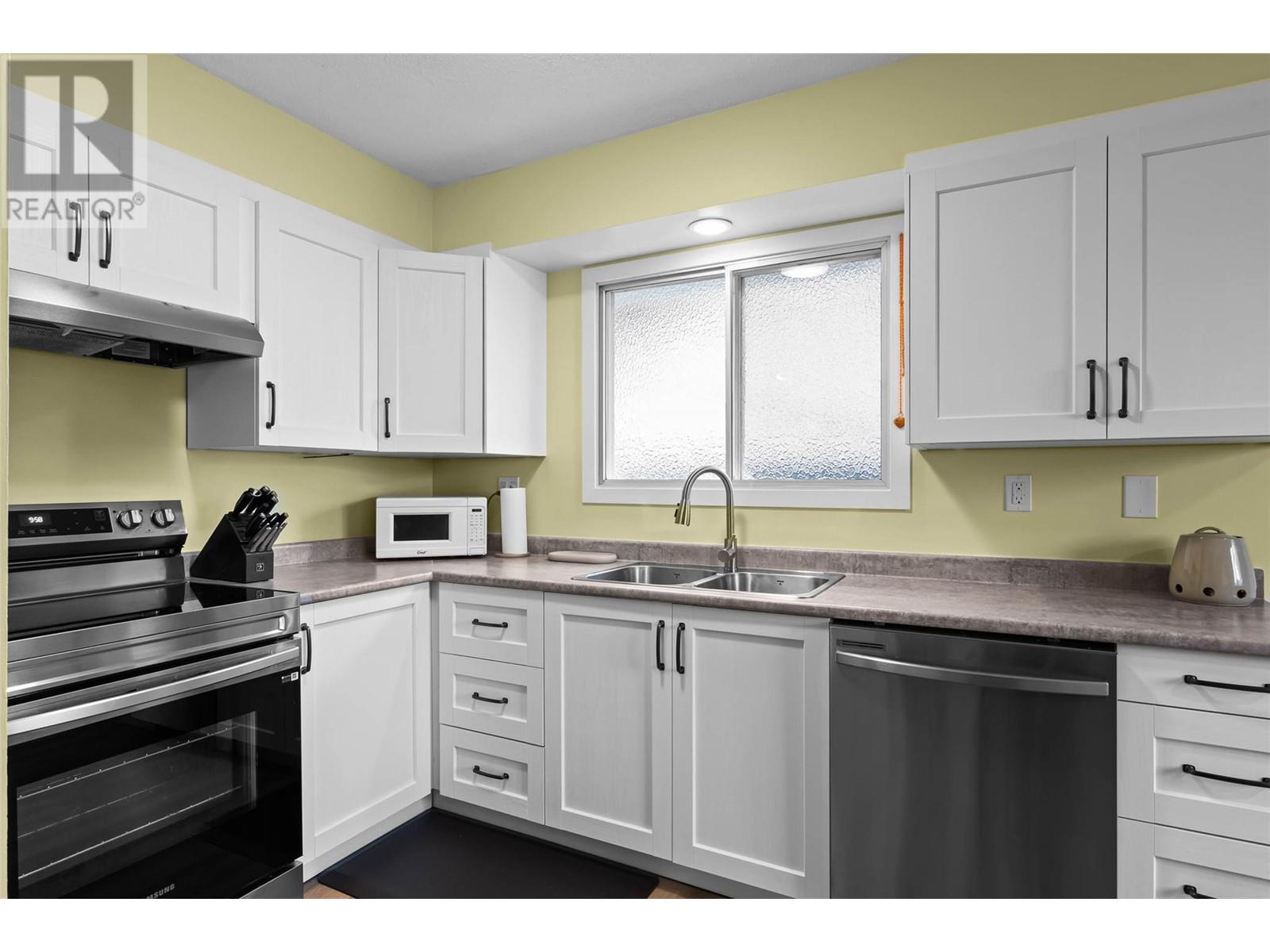 2203 Grasslands Boulevard, Kamloops, British Columbia  V2B 6E4 - Photo 12 - 10343325