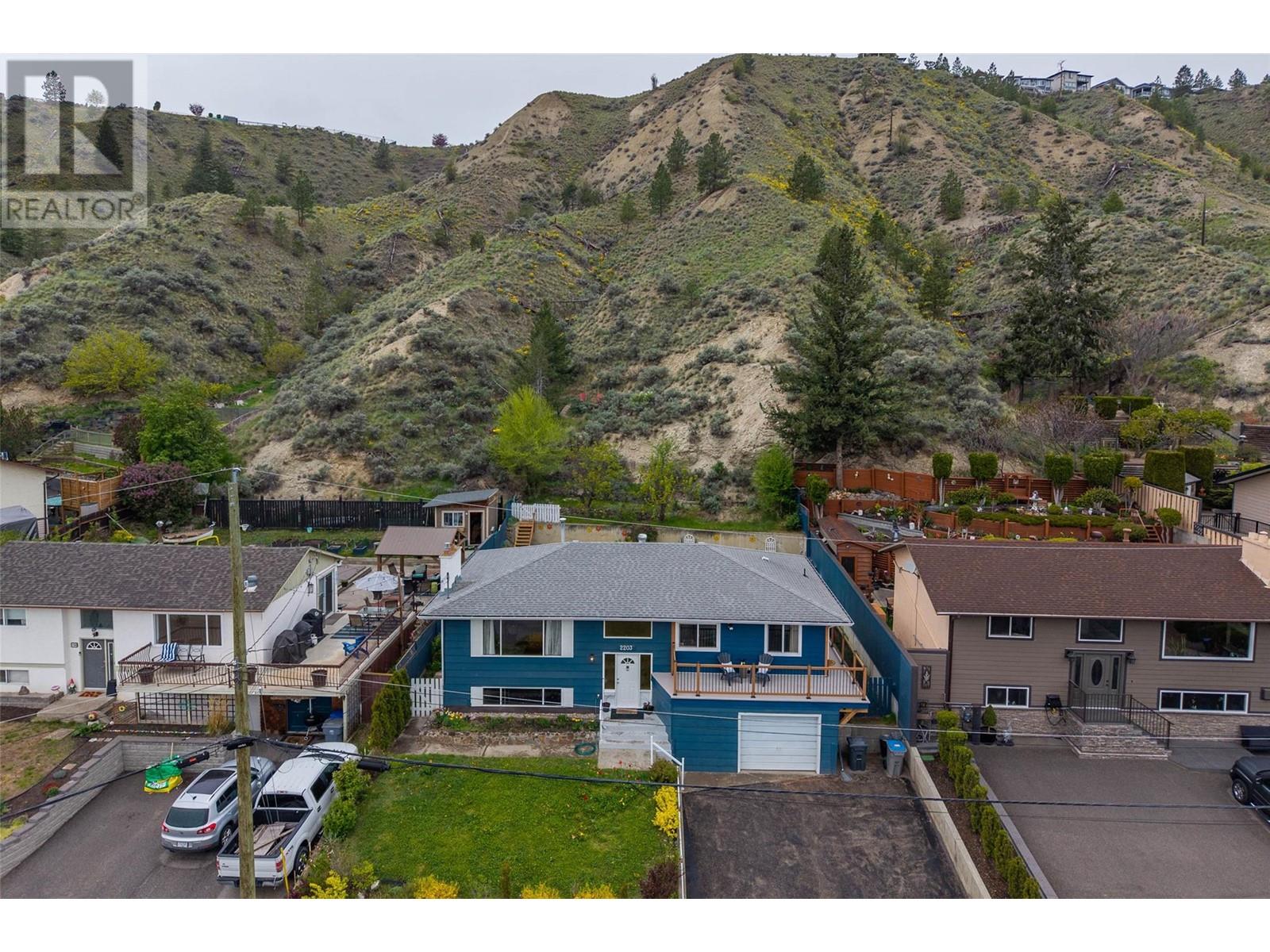 2203 Grasslands Boulevard, Kamloops, British Columbia  V2B 6E4 - Photo 2 - 10343325