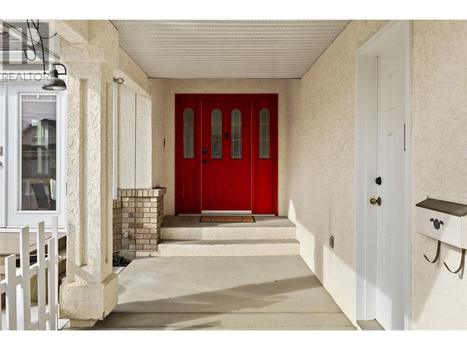 3556 Athalmer Road, Kelowna, British Columbia  V1W 3Y5 - Photo 3 - 10345447