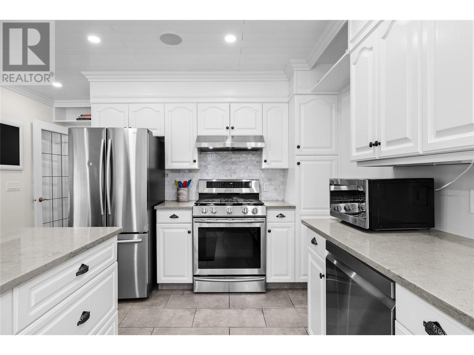 3556 Athalmer Road, Kelowna, British Columbia  V1W 3Y5 - Photo 4 - 10345447