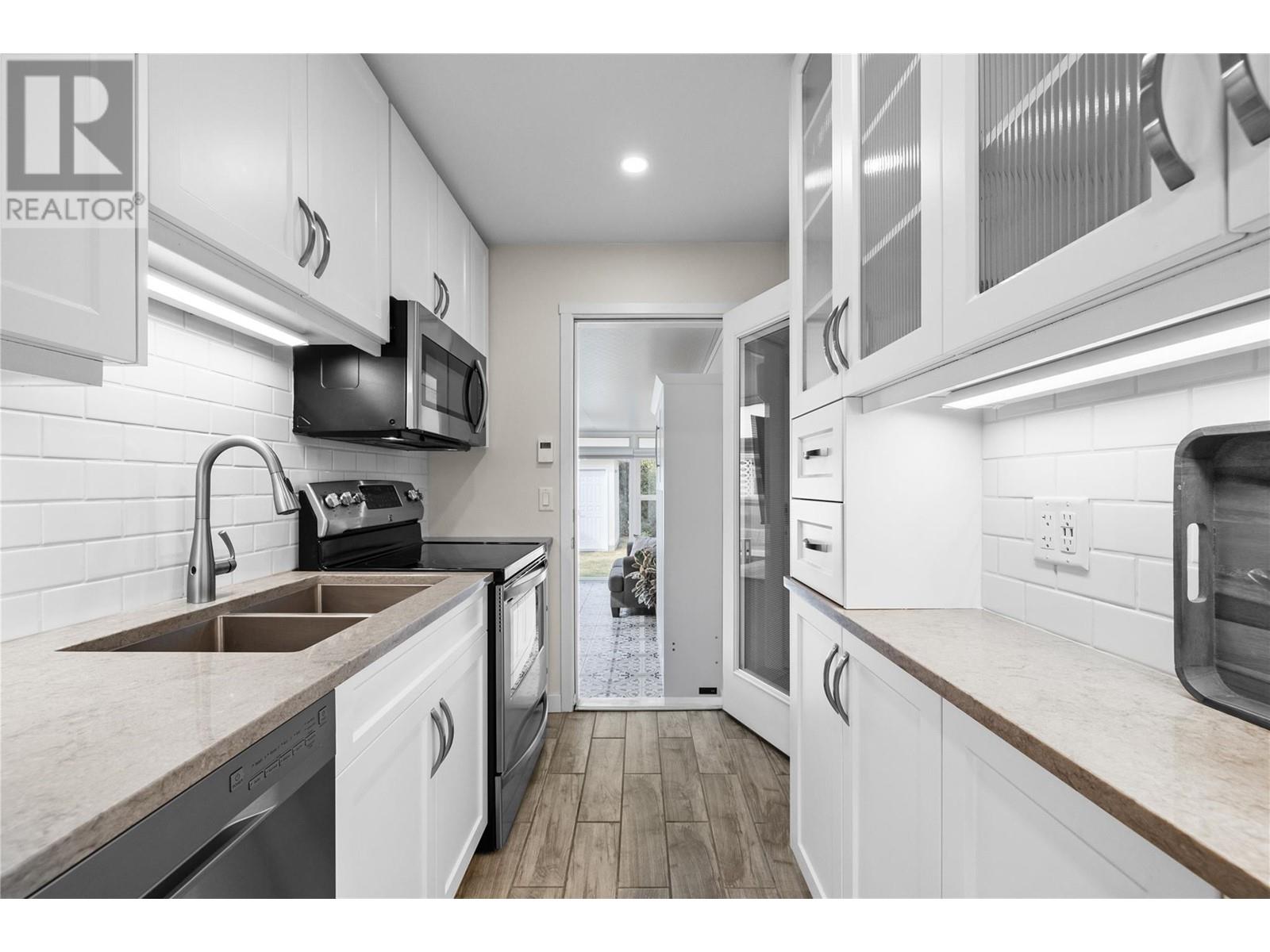 3556 Athalmer Road, Kelowna, British Columbia  V1W 3Y5 - Photo 40 - 10345447