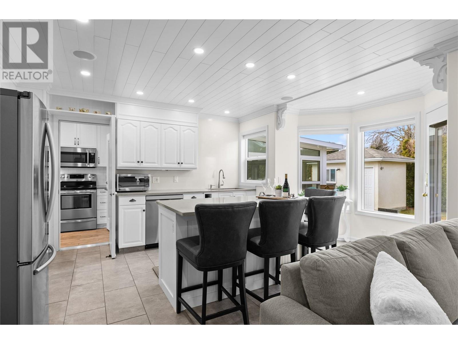 3556 Athalmer Road, Kelowna, British Columbia  V1W 3Y5 - Photo 5 - 10345447