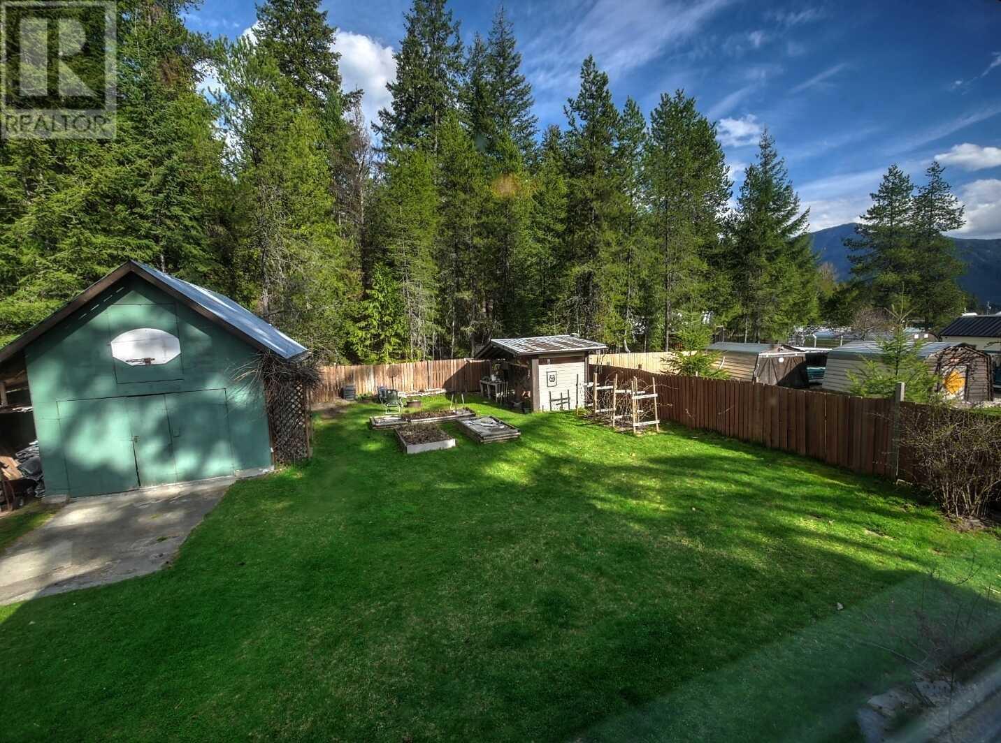 922 Columbia Crescent, Nakusp, British Columbia  V0G 1R0 - Photo 11 - 10345438