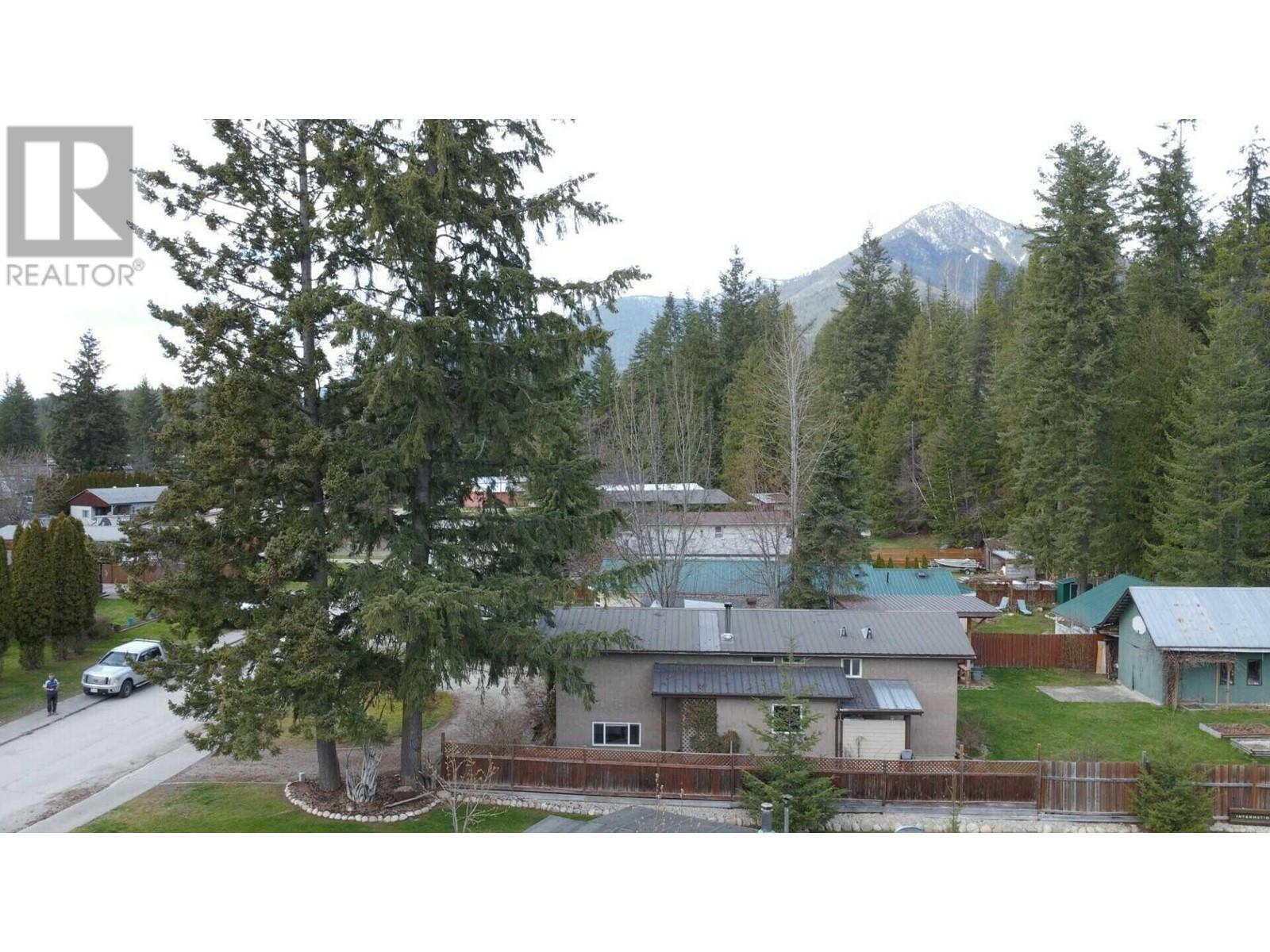 922 Columbia Crescent, Nakusp, British Columbia  V0G 1R0 - Photo 12 - 10345438