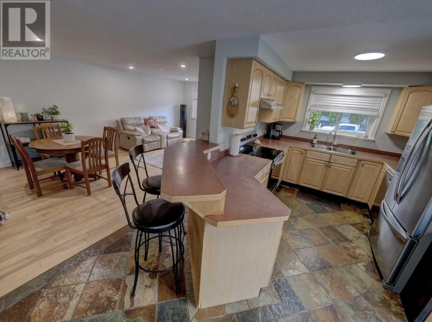 922 Columbia Crescent, Nakusp, British Columbia  V0G 1R0 - Photo 2 - 10345438