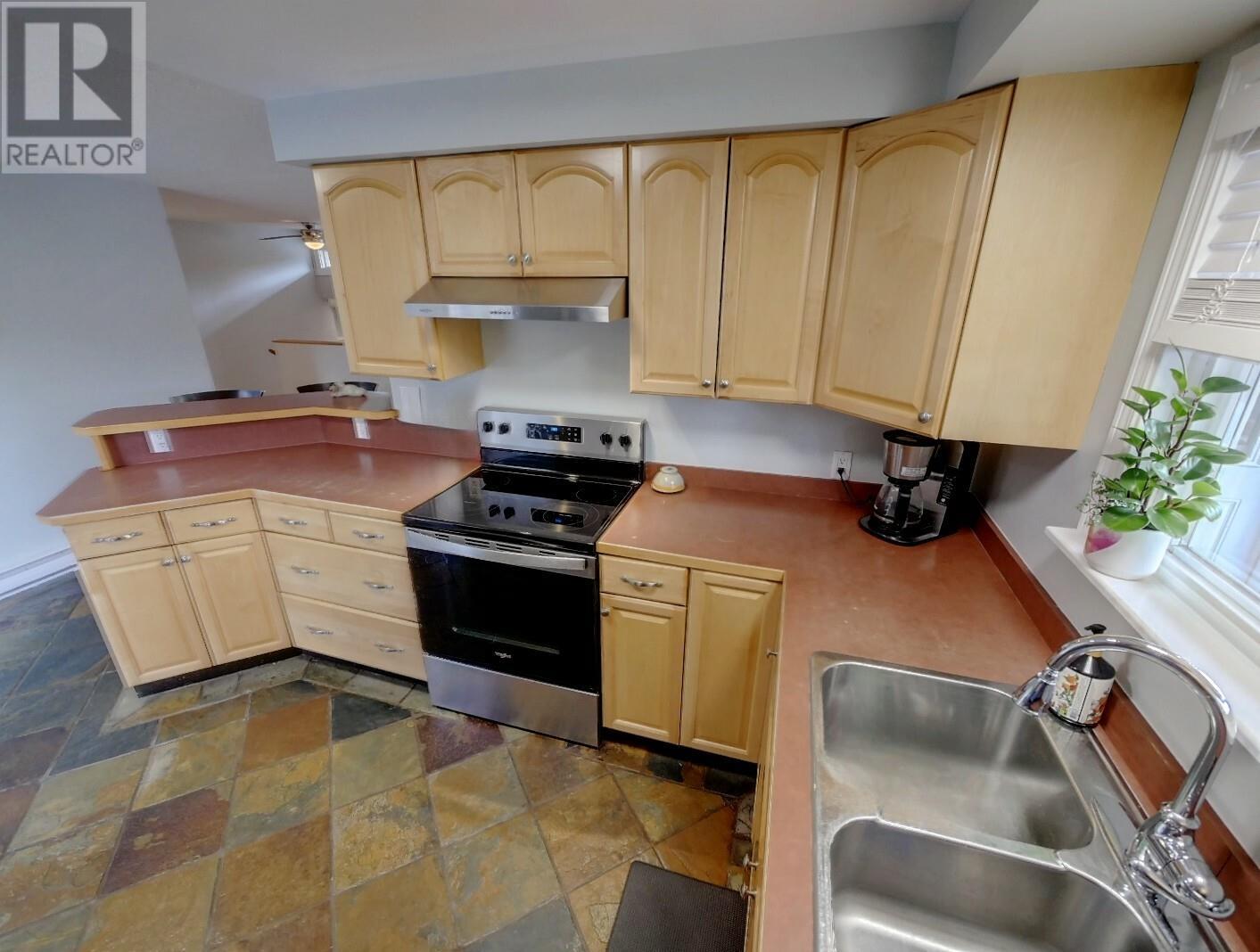 922 Columbia Crescent, Nakusp, British Columbia  V0G 1R0 - Photo 3 - 10345438