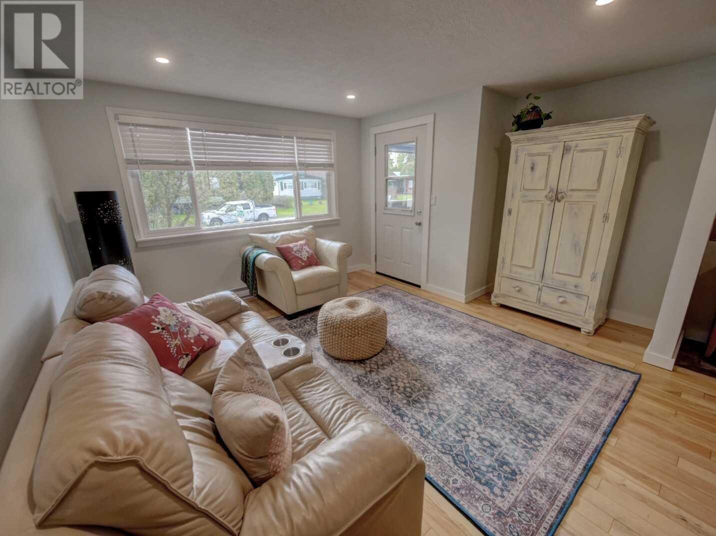922 Columbia Crescent, Nakusp, British Columbia  V0G 1R0 - Photo 4 - 10345438
