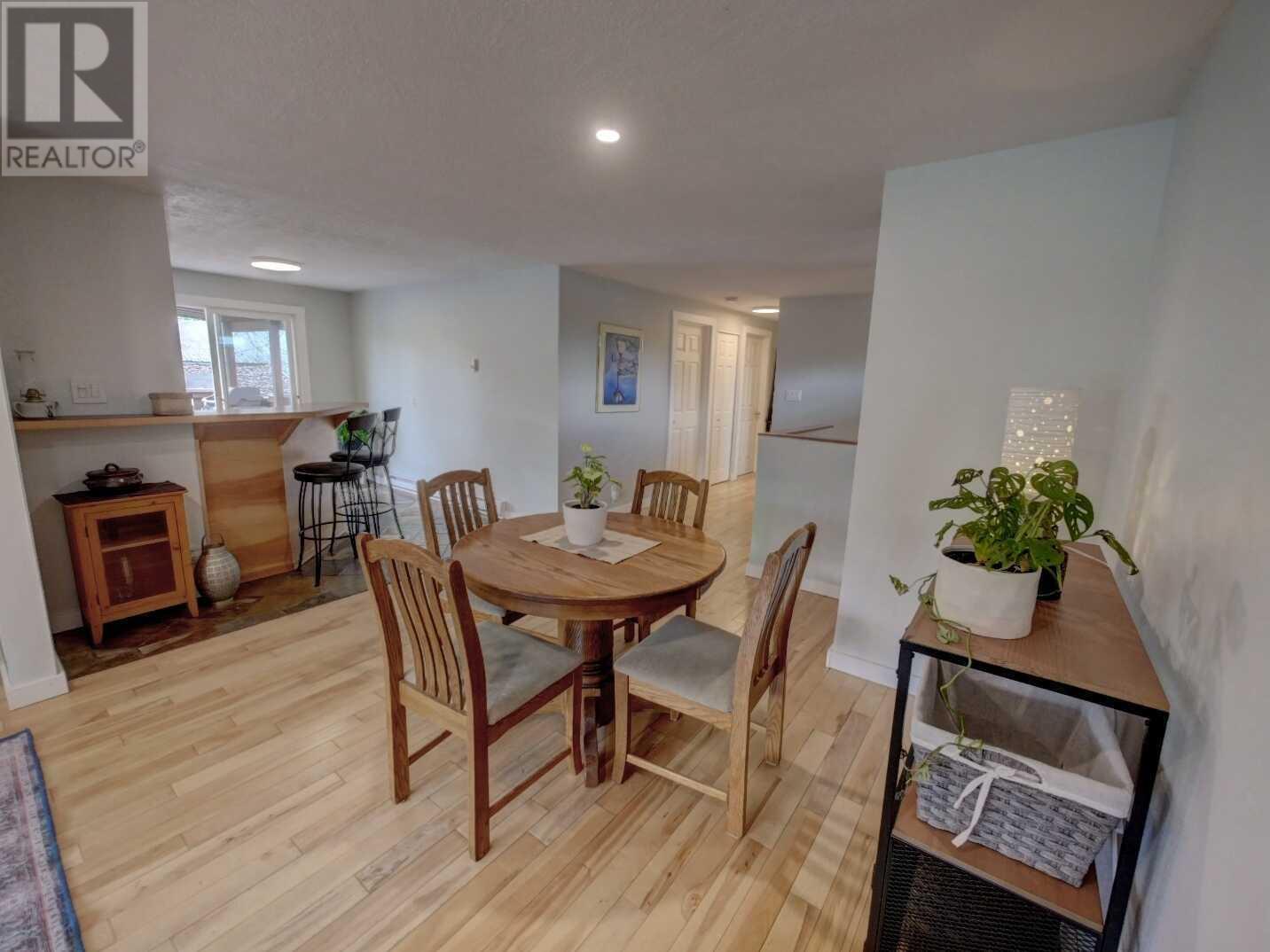 922 Columbia Crescent, Nakusp, British Columbia  V0G 1R0 - Photo 5 - 10345438