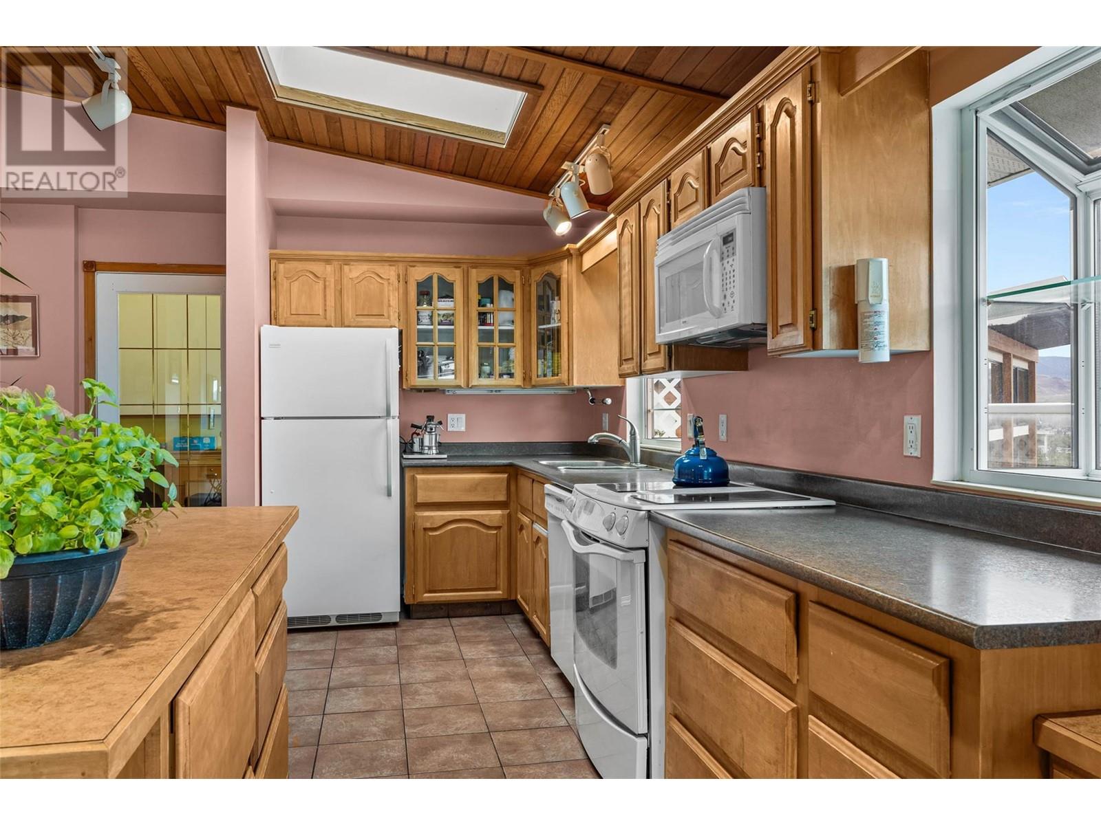 402 Strathcona Terrace, Kamloops, British Columbia  V2C 1B9 - Photo 10 - 10345647