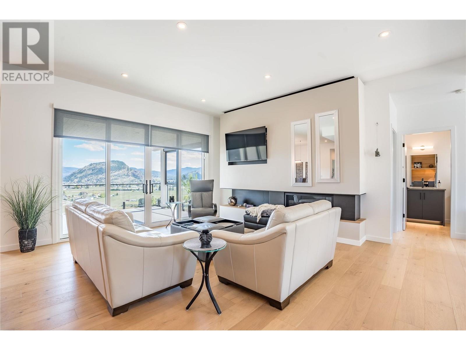 17499 Sanborn Street, Summerland, British Columbia  V0H 1Z0 - Photo 9 - 10345532