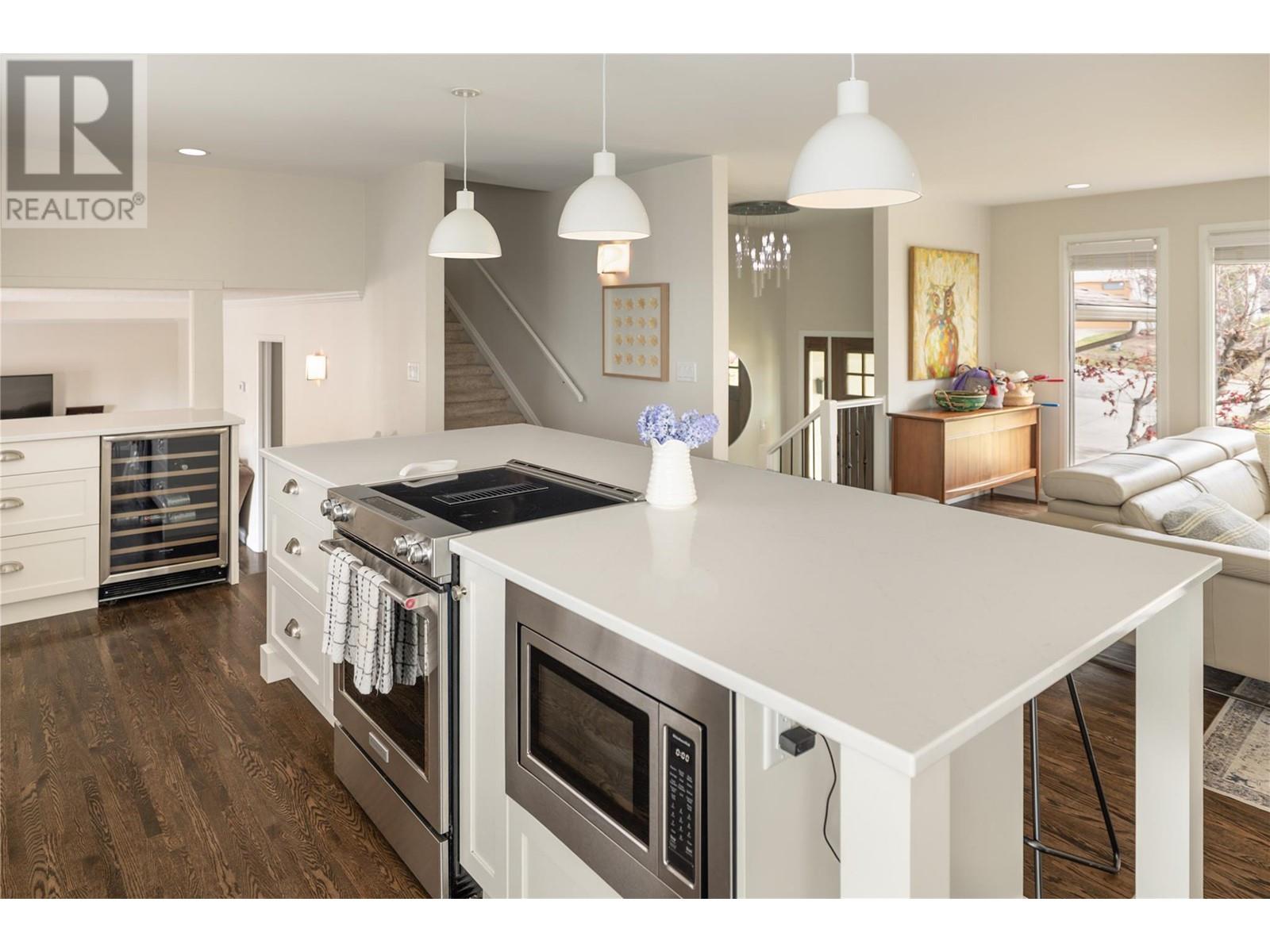 990 Walker Drive, Kelowna, British Columbia  V1Y 7T3 - Photo 5 - 10345679
