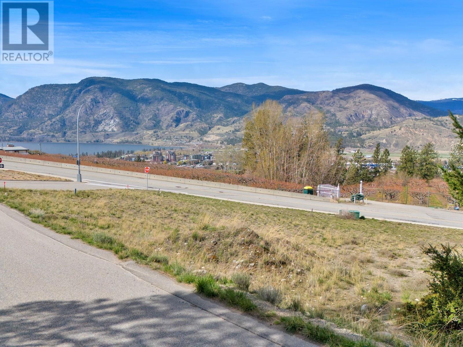711 Pineview Road, Penticton, British Columbia  V2A 7S8 - Photo 4 - 10345648