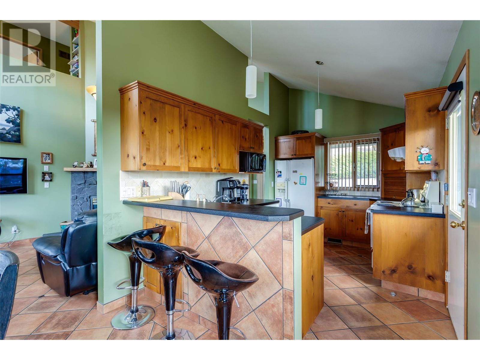 11482 Darlene Road, Lake Country, British Columbia  V4V 1Y4 - Photo 14 - 10345687