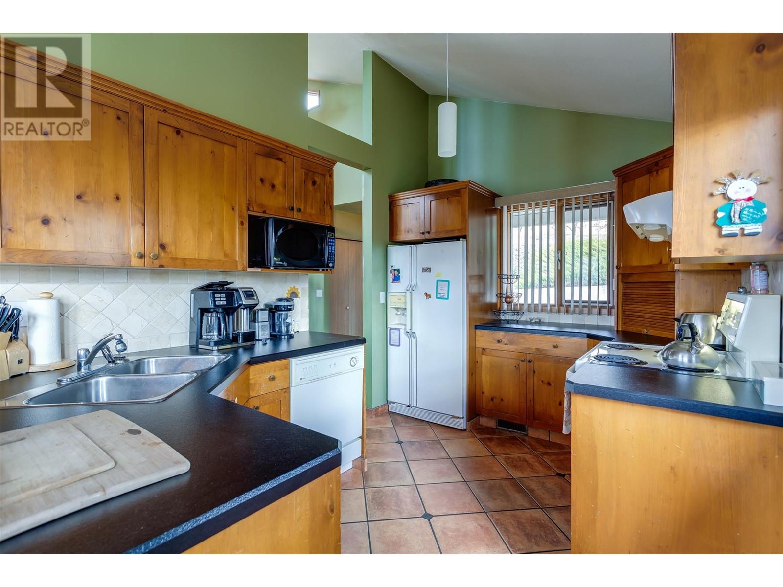 11482 Darlene Road, Lake Country, British Columbia  V4V 1Y4 - Photo 15 - 10345687