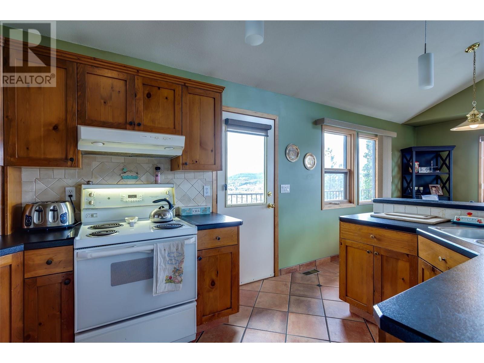 11482 Darlene Road, Lake Country, British Columbia  V4V 1Y4 - Photo 16 - 10345687