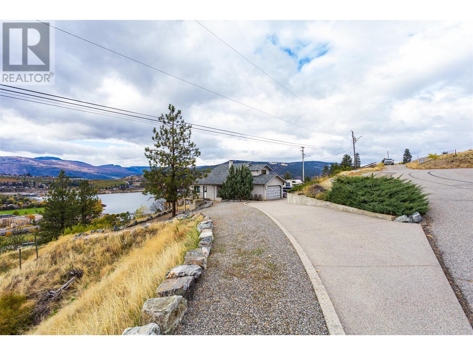 11482 Darlene Road, Lake Country, British Columbia  V4V 1Y4 - Photo 3 - 10345687