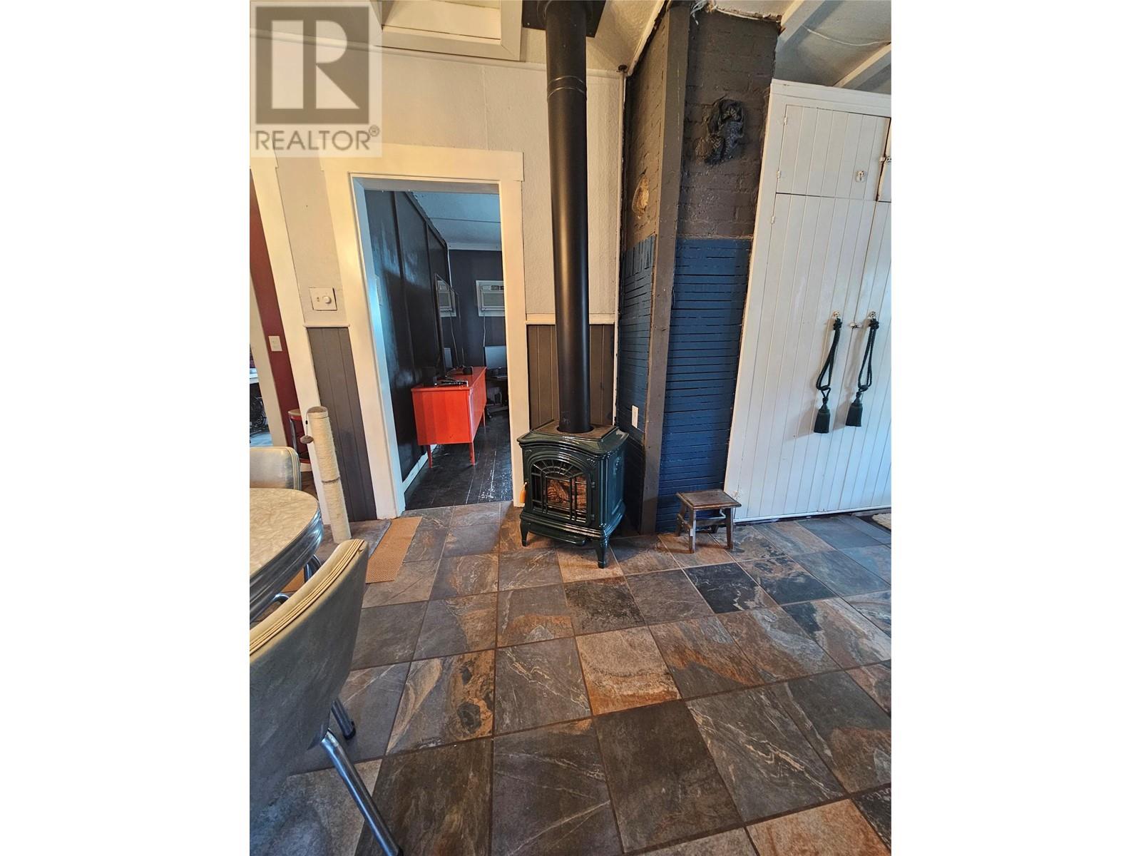 6335 Okanagan Street, Oliver, British Columbia  V0H 1T0 - Photo 10 - 10345386