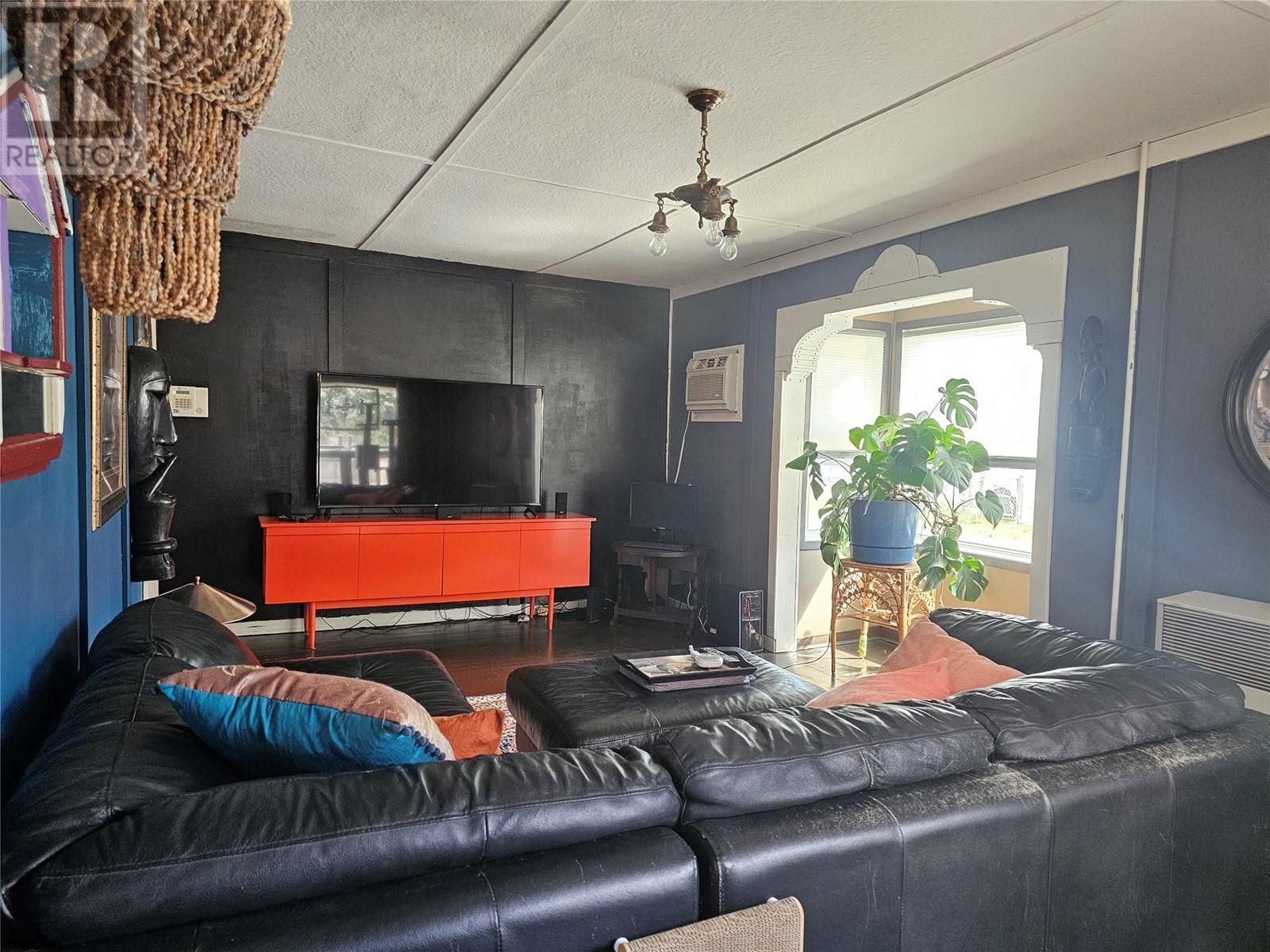 6335 Okanagan Street, Oliver, British Columbia  V0H 1T0 - Photo 7 - 10345386