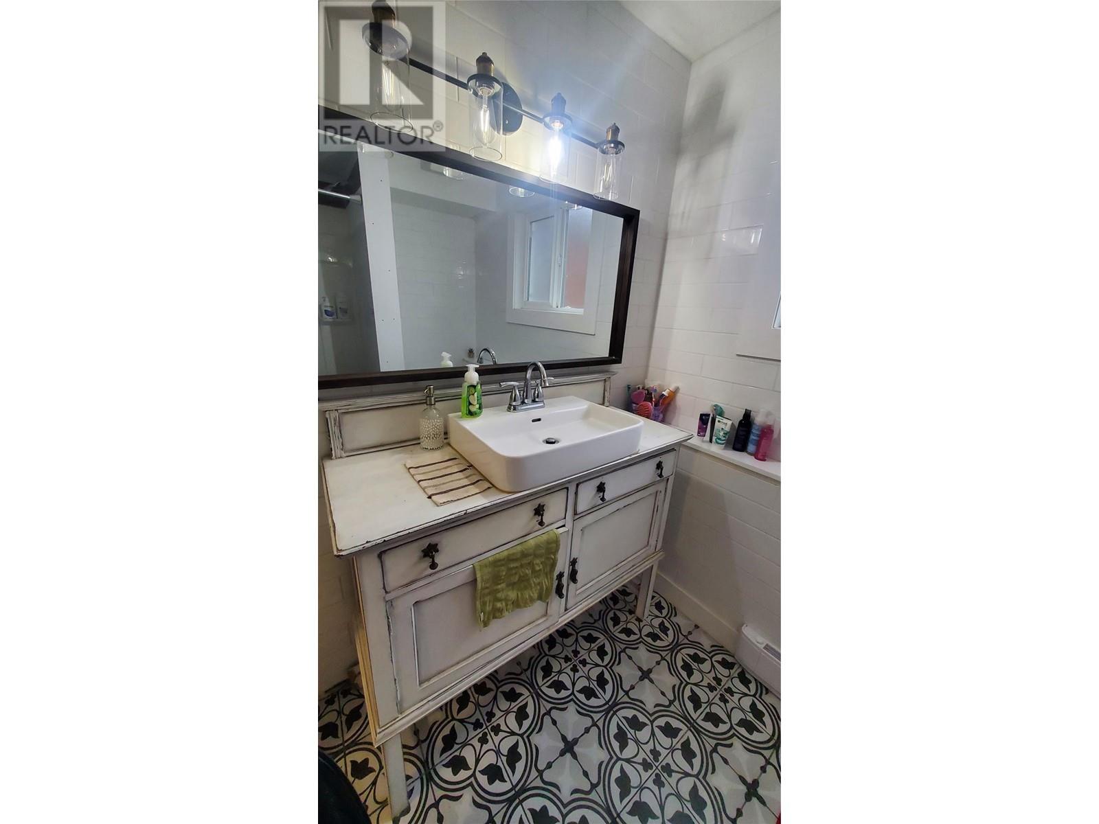 675 Webster Road, Kelowna, British Columbia  V1X 4V6 - Photo 10 - 10345709