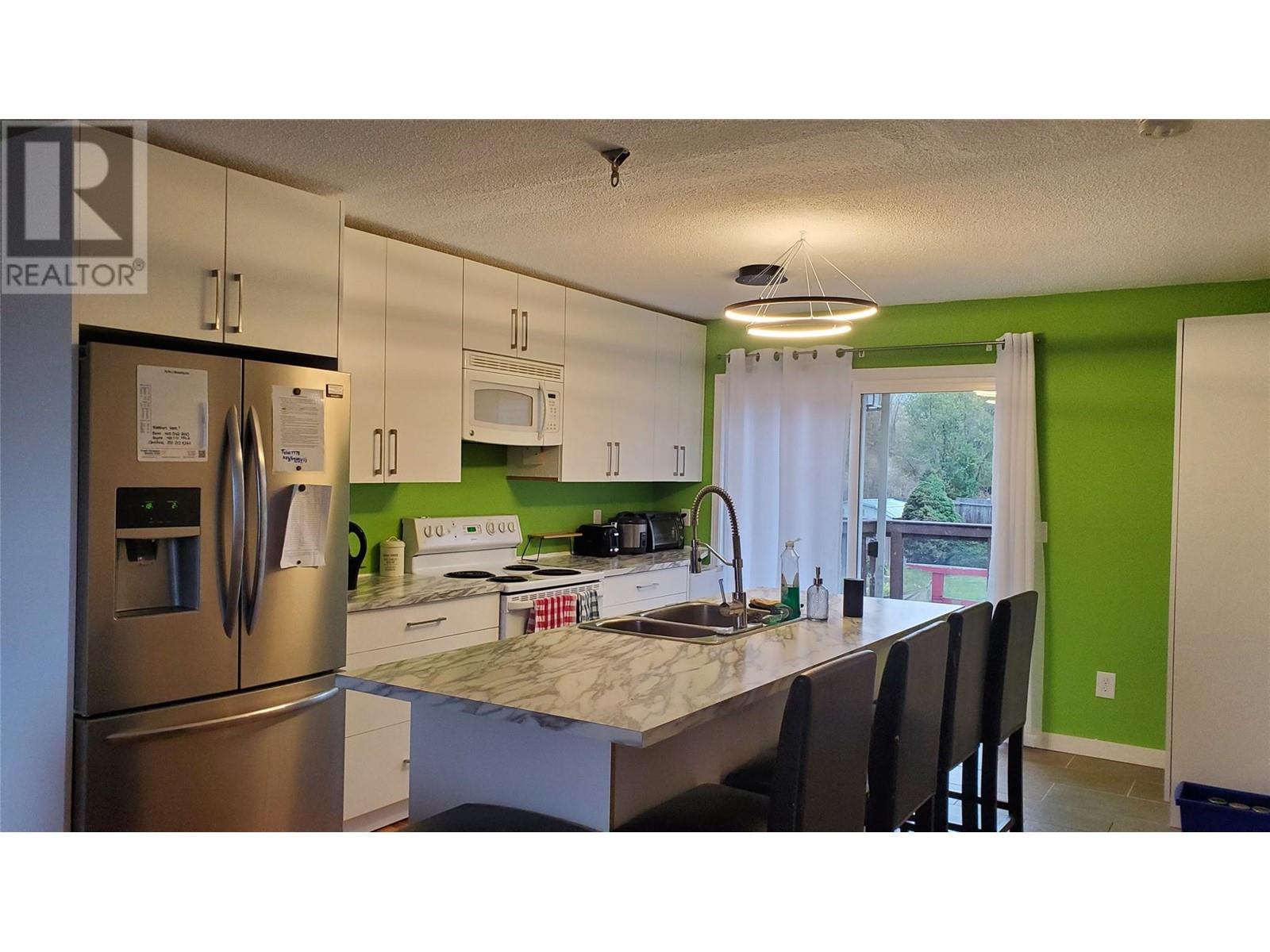 675 Webster Road, Kelowna, British Columbia  V1X 4V6 - Photo 3 - 10345709