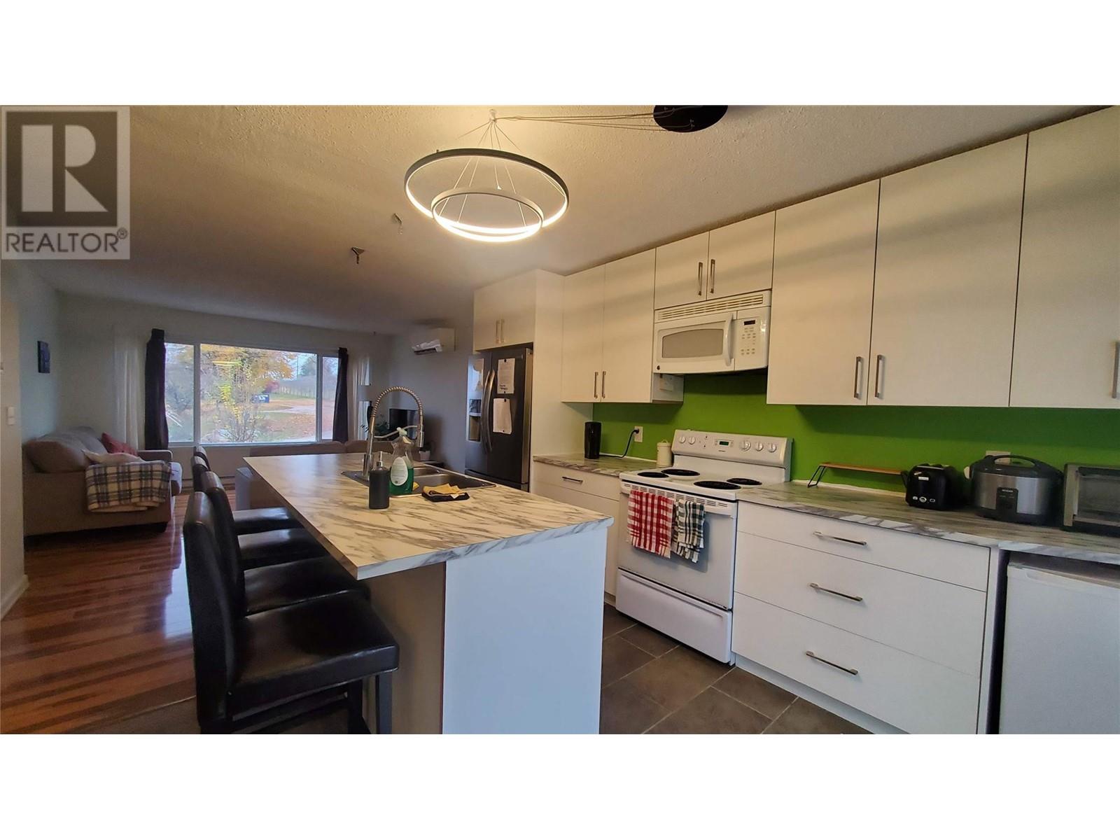 675 Webster Road, Kelowna, British Columbia  V1X 4V6 - Photo 8 - 10345709